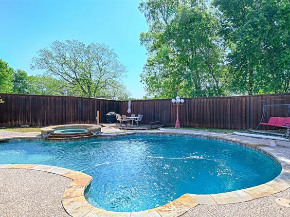 1402 O'Shannon Ln, Garland, TX 75044