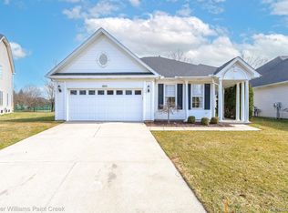 3833 Springwood Ct, Auburn Hills, MI 48326