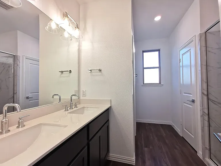 2405 Lovegrass Ln — Photo 12