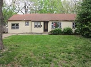 5003 NE Park Ln, Kansas City, MO 64118