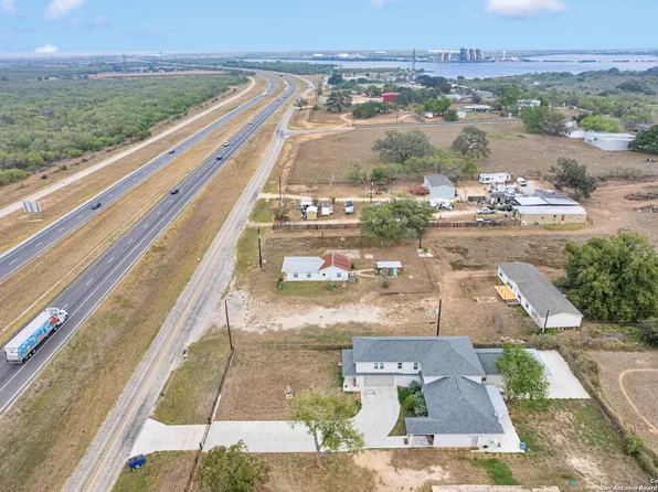 18460 S Ih 37, Elmendorf, TX 78112