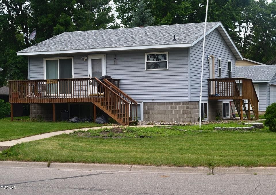 1st image of 1023 7th Ave E