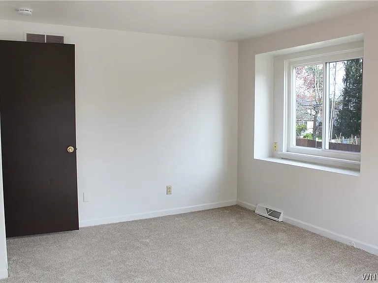 116 Berehaven Dr #LEFT — Photo 8