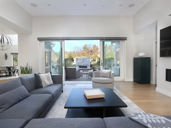 2 Black Rock Dr #2, Hingham, MA 02043