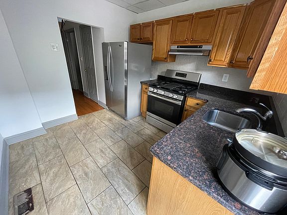 5th image of 2127 S Woodstock St
