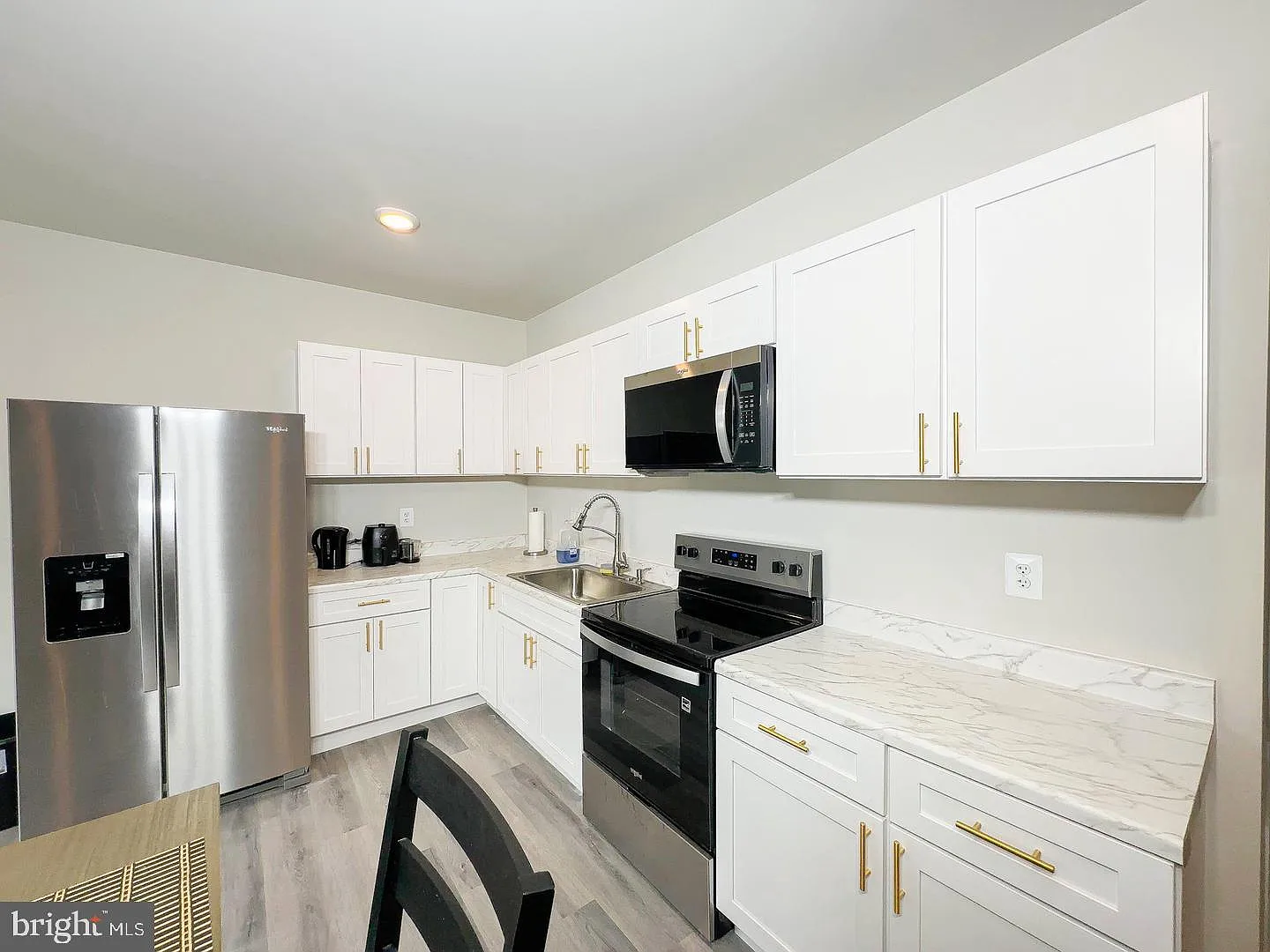 3 bed, 2.0 bath, 4682 sqft, $2,500 — Photo 3
