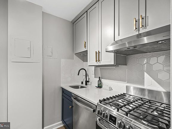 5th image of 1111 Arlington Blvd APT 318