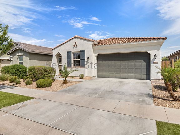2nd image of 2818 E Hidalgo Ave