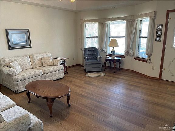 4th image of 909 Santa Anna Dr