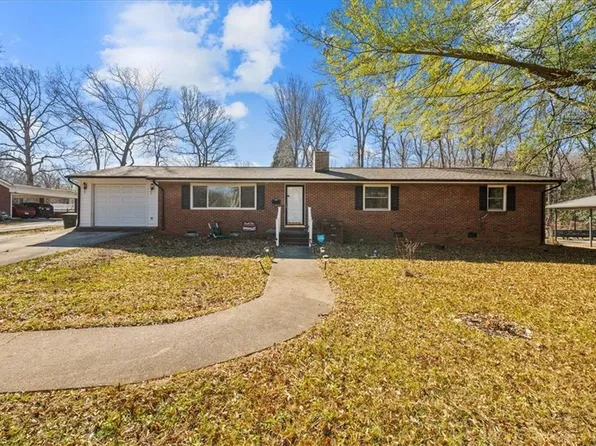 1012 Redding Rd, Asheboro, NC 27203