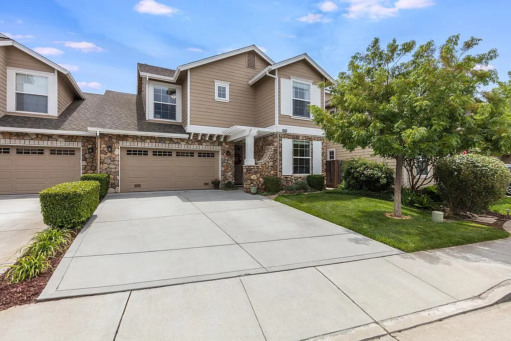 540 Calle Buena Vis photo 1