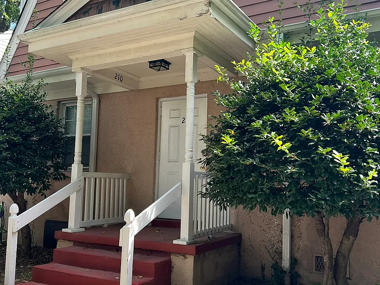 210 Pennsylvania Ave #2 — Photo 3