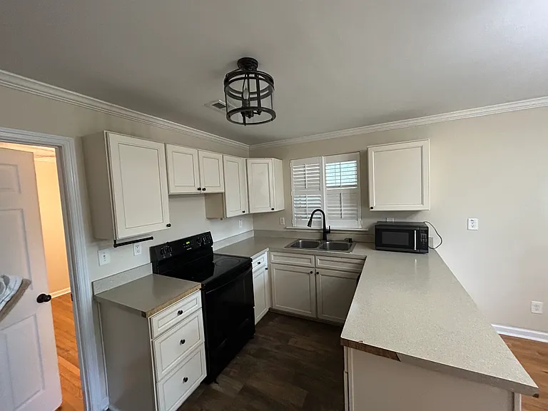 2711 Clarkin Ave — Photo 2