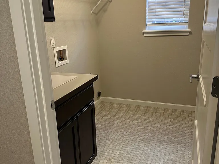 Generous size laundry room with washer/dryer hookups: fits full size units.