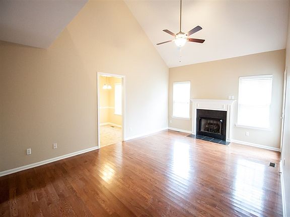 3rd image of 307 Kirtley Ct