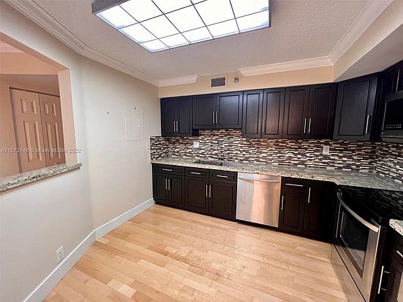 4th image of 3500 Mystic Pointe Dr APT 402