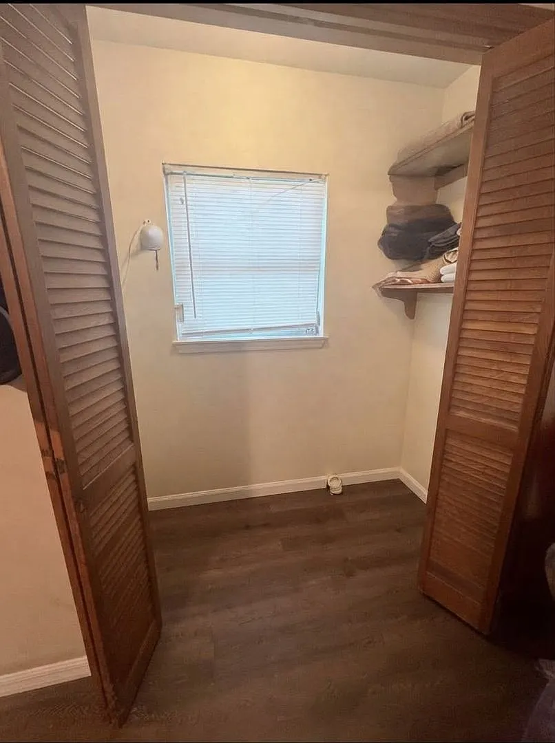 Looking for charm, space, and a fantastic workshop? This Brentwood-Evergreen gem has it all! — Photo 3