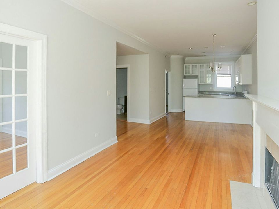 1st image of 3852-54 N Southport Ave #2