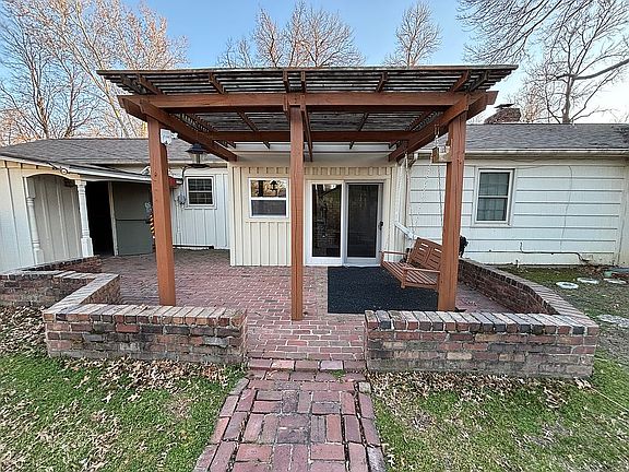 2nd image of 506 Elmwood Ln
