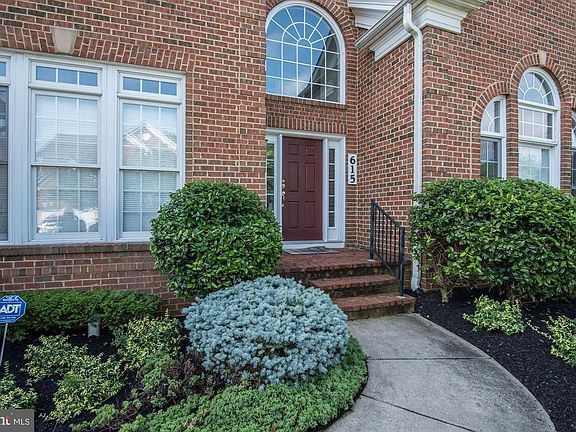 2nd image of 615 Oak Knoll Ter