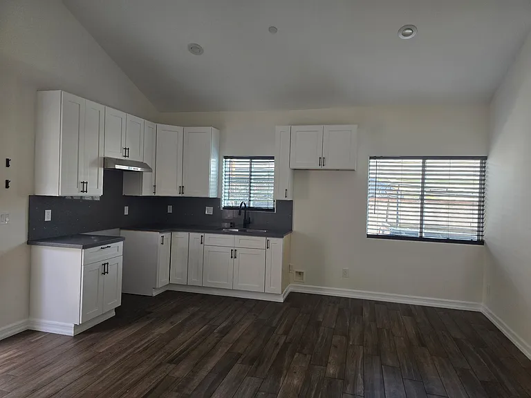 15421 S Williams Ave #1/2 — Photo 13