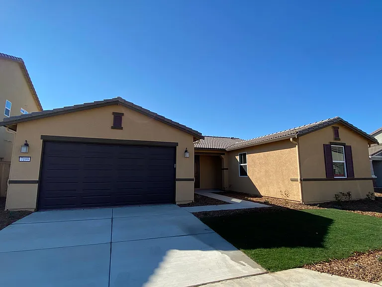 7199 E University Ave — Photo 3
