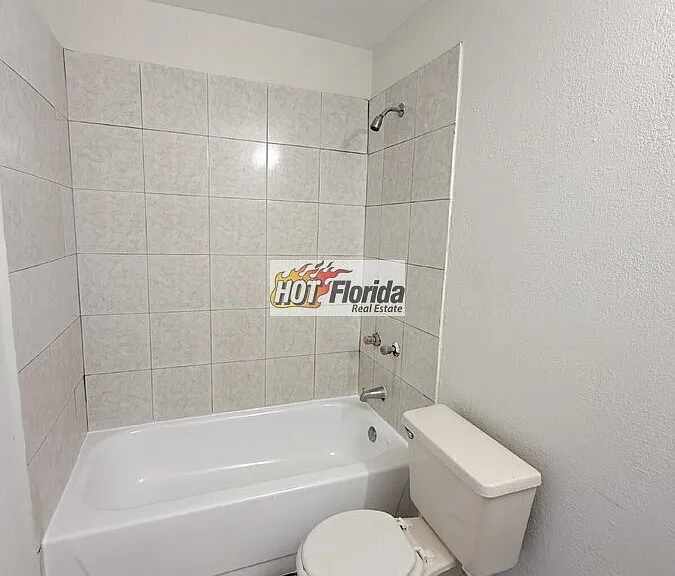 172 E Rainbow St — Photo 5