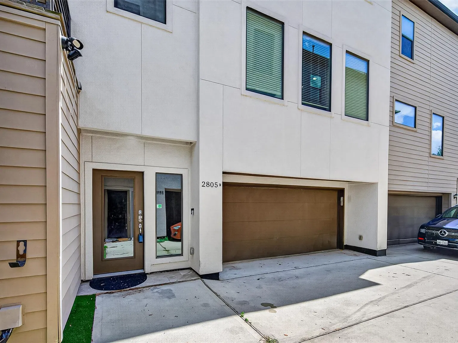 2805 Blodgett St — Photo 4