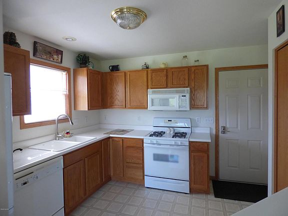 5th image of 26790 Redfield St