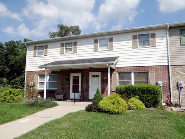 22 Surrey Dr, Chambersburg, PA 17201