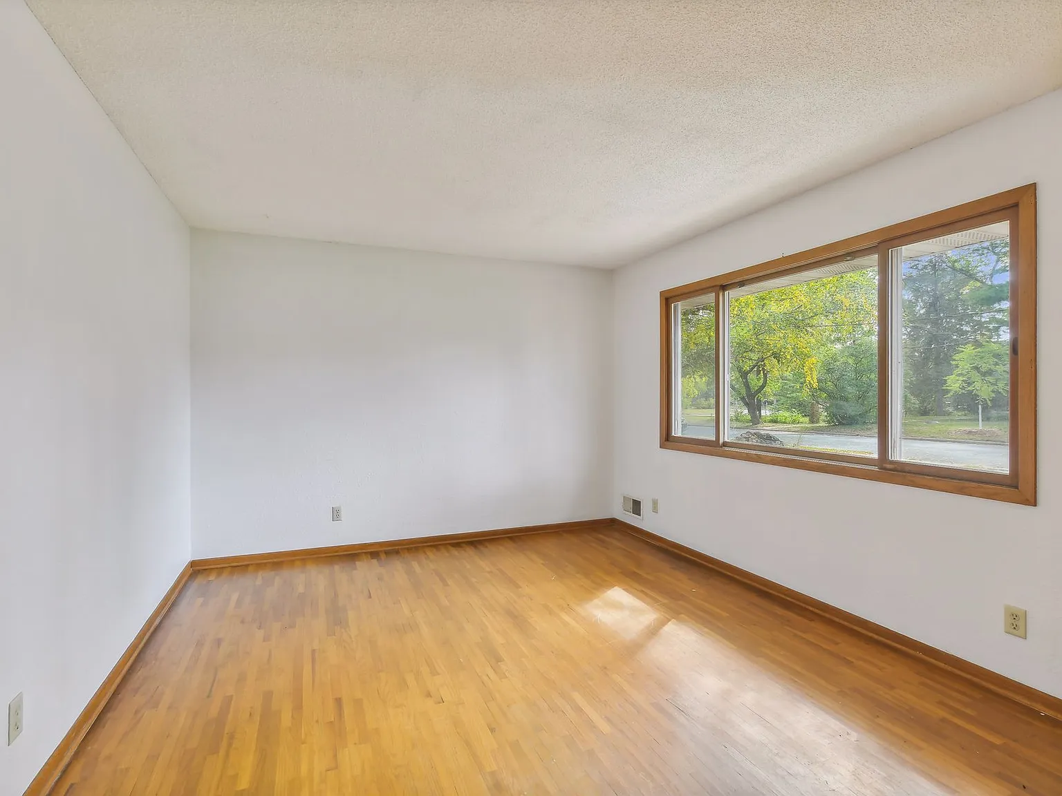 5 Bedroom Single Family Home — Photo 4