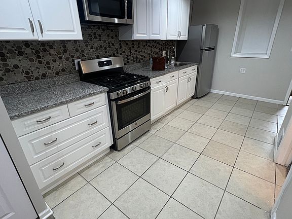 2nd image of 1906 S Homan Ave Unit 2