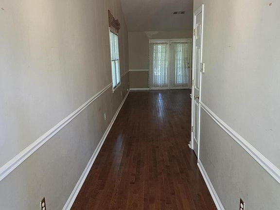 2nd image of 946 Laurel Oak Ct