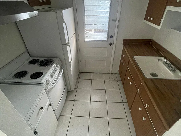 1201 E Ponce De Leon Blvd #208 — Photo 5