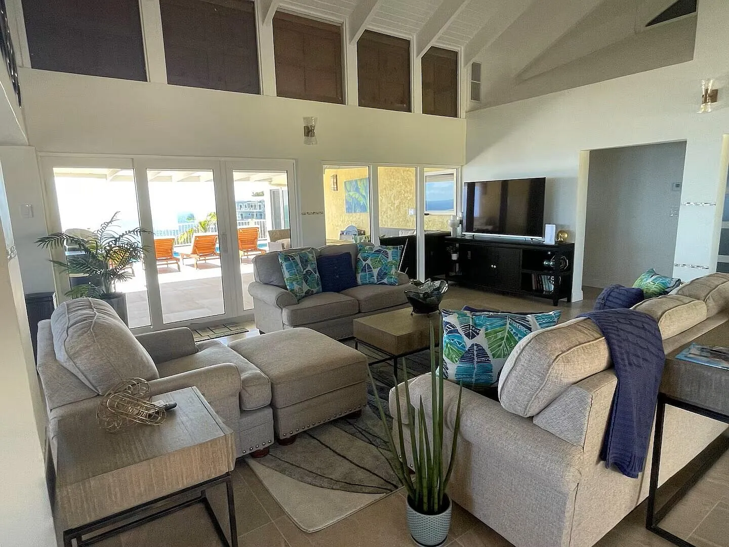 3 bed, 7845 sqft, $9,000 — Photo 3