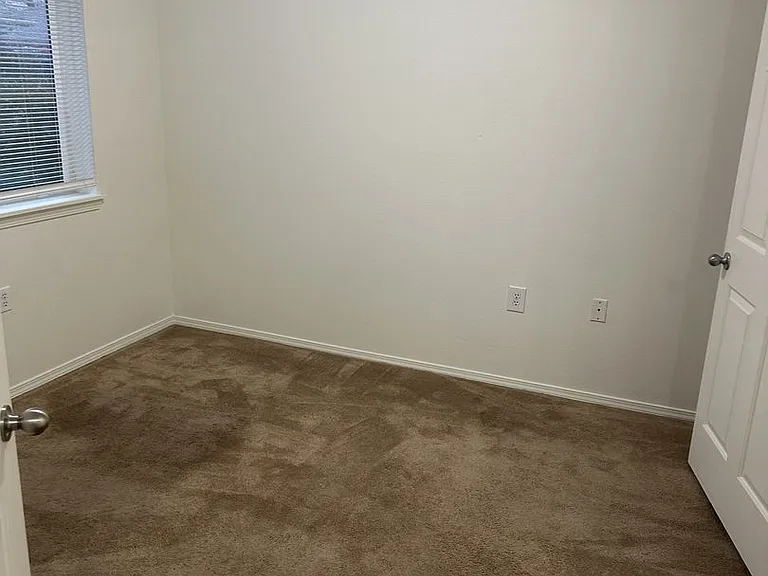 Dearborn Square Apartments — Photo 17