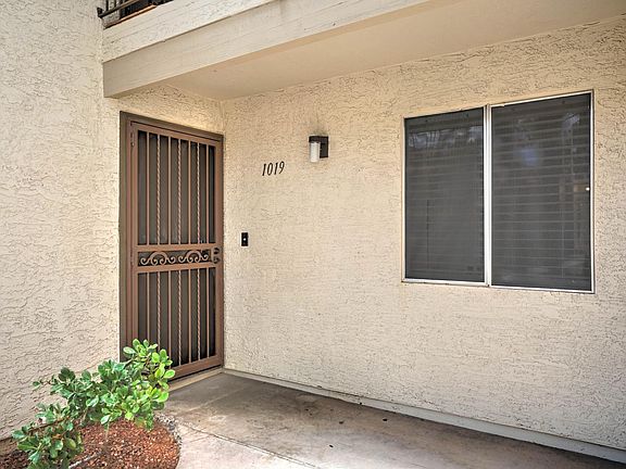 Entry to front door