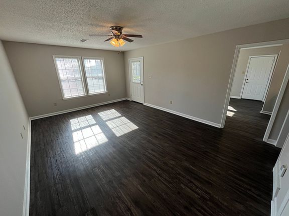 3rd image of 4496 Villagreen Dr