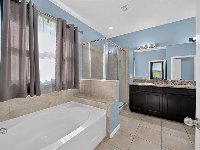 4572 SW 65th Pl — Photo 35