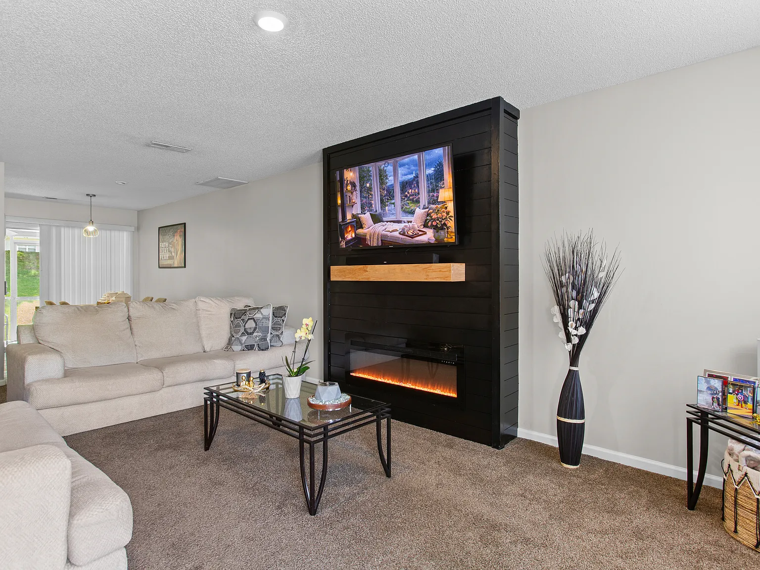 2 bed, 1008 sqft, $1,550 — Photo 2