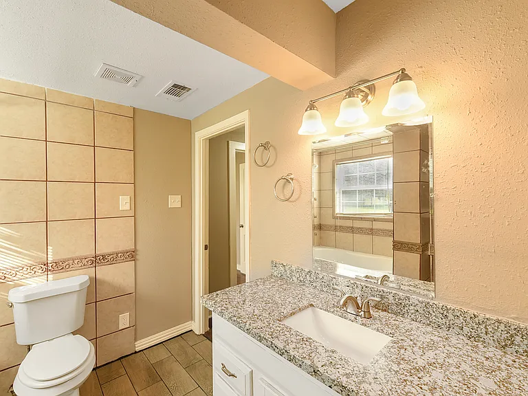 1029 Sycamore St — Photo 15