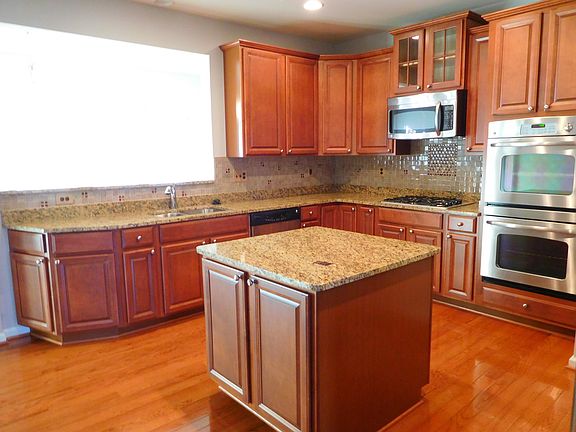 4th image of 2112 Congresbury Pl