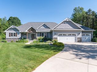8842 Mountain Pine Ln, Kalamazoo, MI 49009