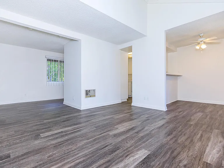 Country Hills Apartment Homes — Photo 14