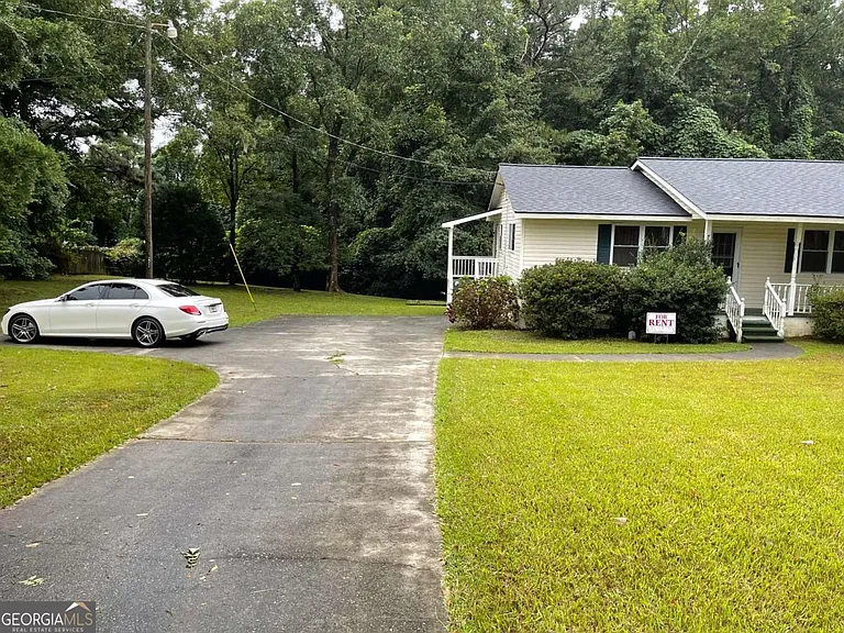 1031 Rock Springs Rd — Photo 2