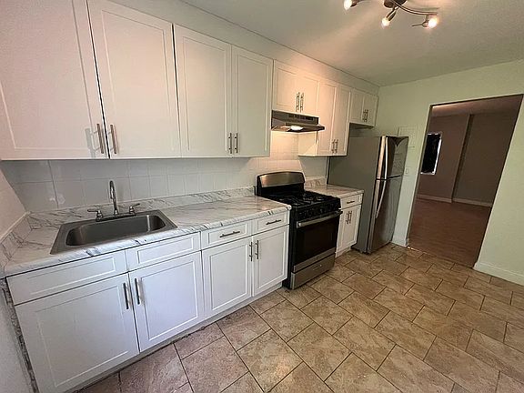 3rd image of 70 Crawford St #16
