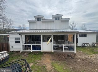 1821 Bears Lope Ln, Great Cacapon, WV