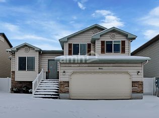 981 Stonehenge Dr, North Salt Lake, UT 84054