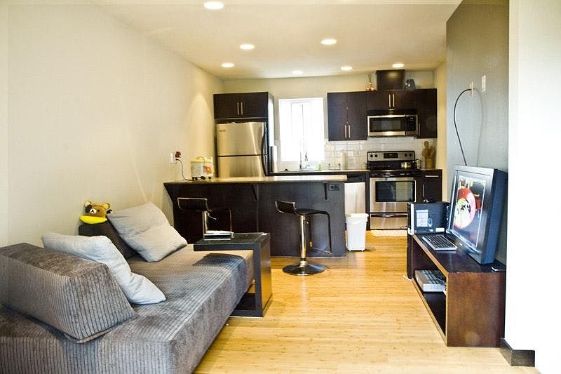 Bamboo floor, Caesar stone counter tops