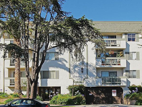 3rd image of 1021 12th St APT 305